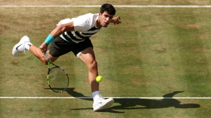Carlos Alcaraz alcanza la final de Quenn`s