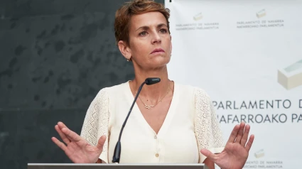 La presidenta del Gobierno de Navarra y secretaria general del PSN-PSOE, María Chivite, en rueda de prensa previa a un pleno en el Parlamento de Navarra, a 19 de junio de 2025, en Pamplona, Navarra (España).