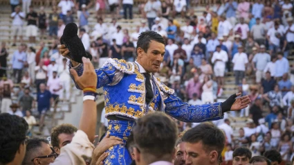José María Manzanares, en su salida a hombros este lunes en Alicante