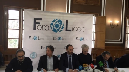 Representantes del Foro Liceo en la presentación de un estudio
