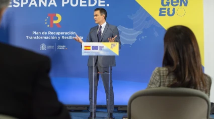 (Foto de ARCHIVO)El presidente del Gobierno, Pedro Sánchez, interviene después de su reunión con la presidenta de la Comisión Europea, en la sede de Red Eléctrica de España, a 16 de junio de 2021, en Alcobendas, Madrid (España). La Comisión Europea ha dado hoy el visto bueno al Plan de Recuperación, Transformación y Resiliencia español, una decisión que ha comunicado la presidenta del Ejecutivo comunitario, Ursula von der Leyen, durante su visita a Madrid, el plan abre la puerta a recibir hasta 140.000 millones de euros, la mitad en subvenciones para impulsar y transformar la economía en los próximos seis años.EUROPA PRESS/A.Ortega.POOL / Europa Press16 JUNIO 2021;EUROPA;COMISION EUROPEA;GOBIERNO;ECONOMIA16/6/2021