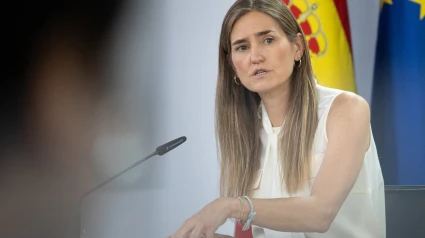 La vicepresidenta tercera y ministra para la Transición Ecológica y el Reto Demográfico, Sara Aagesen, durante una rueda de prensa posterior a la reunión del Consejo de Ministros, en el Palacio de La Moncloa, a 24 de junio de 2025, en Madrid (España). El