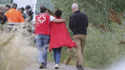 El Grupo de Actividades Subacuáticas de la Guardia Civil retoma la búsqueda del menor de 14 años desparecido en la tarde del domingo en el río Tormes en Alba de Tormes (Salamanca), unas labores para las que ya se cuenta con un caudal descendido después de que se haya retenido la salida de agua del embalse de Santa Teresa. EFE/JM García