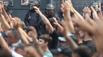Trabajadores del metal se manifiestan a las puertas de la patronal del metal