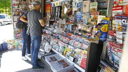 El álbum de cromos de los 90 por el que los coleccionistas te pagan 500 euros y es posible que guardes en casa: un tesoro de tu infancia