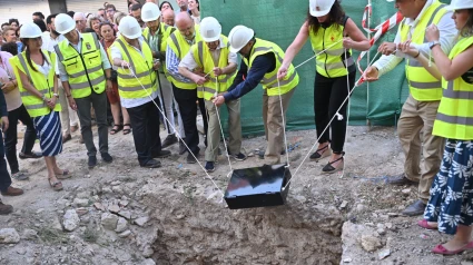 Acto de colocación de la primera piedra.