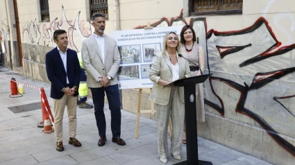 25/06/2025 Granada.- Comienza la retirada de pintadas vandálicas en entornos BIC tras un acuerdo con la Junta.El Ayuntamiento de Granada ya ha comenzado a retirar las primeras pintadas vandálicas de edificios situados en entornos de Bienes de Interés Cultural (BIC) de la ciudad tras alcanzar el acuerdo necesario para ello con la Comisión Provincial de Patrimonio de la Delegación de Cultura de la Junta de Andalucía.POLITICA ANDALUCÍA ESPAÑA EUROPA GRANADA AUTONOMÍASPERFIL EN LA RED SOCIAL X DE MARIFRÁN CARAZO