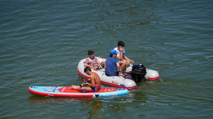 Turistas con ropa veraniega en Sevilla en una imagen de archivo