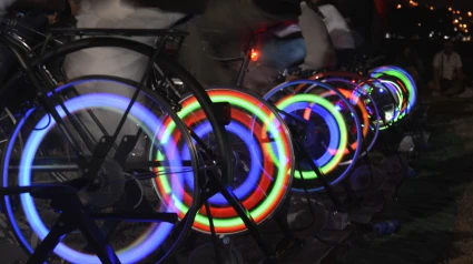 Espectadores pedaleando en la última edición