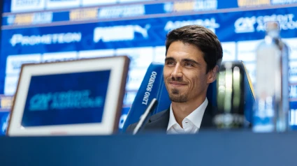 Carlos Cuesta en su presentación en el Parma