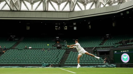 Carlos Alcaraz abre la central en Wimbledon
