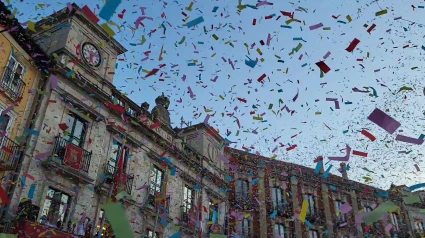 El confeti inundó la plaza mayor de Burgos durante el inicio de las fiestas