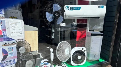 Escaparate con electrodomésticos para combatir el calor