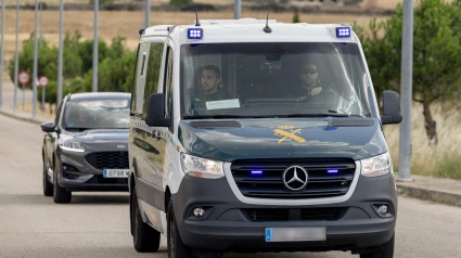 Vista del furgón de la Guardia Civil en el que el exdirigente del PSOE Santos Cerdán ha ingresado en la cárcel madrileña de Soto del Real después de que el juez del Tribunal Supremo Leopoldo Puente haya acordado el ingreso en prisión comunicada al considerar que tuvo "específico papel" en la trama del llamado caso Koldo