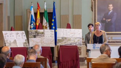 La alcaldesa de Huelva, Pilar Miranda, durante la presentación del proyecto