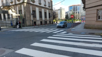 Pasos de peatones repintados en el centro de la ciudad de Ferrol