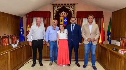Paco Núñez acompañó a Celia Castellanos en su toma de posesión