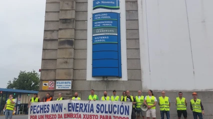 Trabajadores de Alcoa San Cibrao en las instalaciones de Navantia, en Ferrol