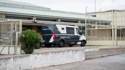 El furgón policial en el que va el exsecretario de organización del PSOE Santos Cerdán