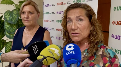 Reyes Solaz i Joana Mor de UGT inicien un cicle de jornades territorials de salut laboral a Lleida.