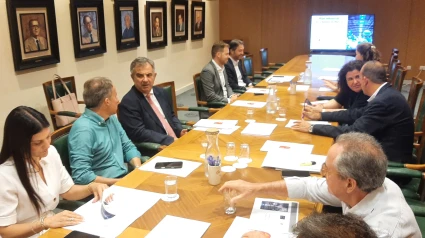 El consejero, el alcalde y el presidente de la Cámara de Comercio de Lorca durante la reunión para abordar el Plan Industrial de la Región