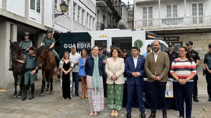 Pedro Blanco, María Rivas, Bernardo Fernández y otras autoridades en Pontedeume