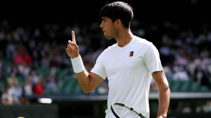 Carlos Alcaraz avanza en Wimbledon
