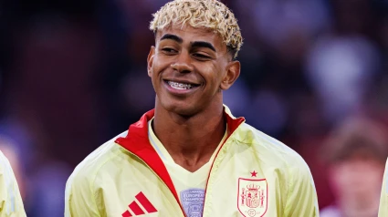 Lamine Yamal visto durante la final de la Liga de Naciones de la UEFA 2025 entre las selecciones nacionales de Portugal y España.