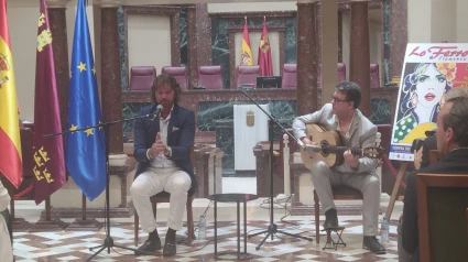 Actuación durante la presentación del festival