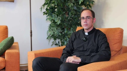 Enrique Alonso será ordenado sacerdote este domingo en la Catedral de Santiago