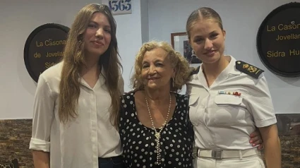 La Princesa de Asturias y la Infanta Sofía junto a Luisa de La Casona de Jovellanos