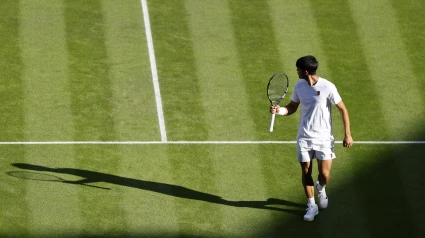 Carlos Alcaraz celebrando un punto en Wimbledon