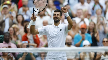 Novak Djokovic celebra su victoria 100 en Wimbledon