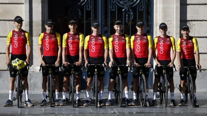 Imagen de los ciclistas del Cofidis antes del Tour