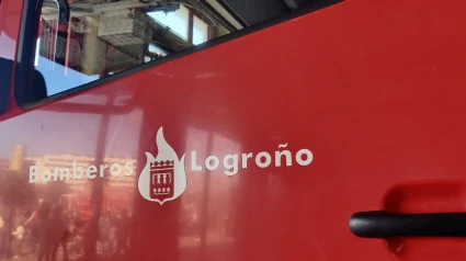 Un coche se incendia en pleno centro de Logroño: Actuación inmediata de los bomberos