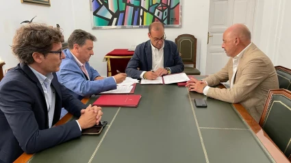 FOTO FIRMA CONTRATOS ZONAS VERDES