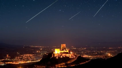 Lluvia de estrellas perseidas sobre el castillo de Lorca