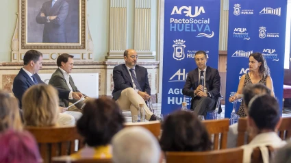 Acto de presentación del Pacto del Agua en el Ayuntamiento de Huelva