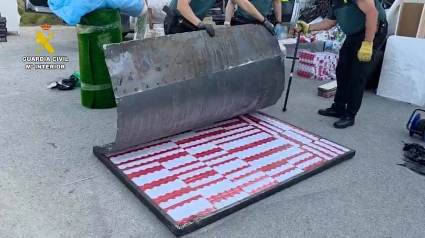 Tabaco, muebles y trampas: lo que escondía una furgoneta llegada desde Argelia