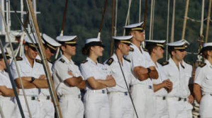 El buque escuela Juan Sebastián de Elcano, con la princesa Leonor