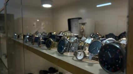Piezas de oro, plata, perlas, bisutería y relojes de marcas reconocidas