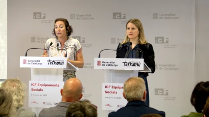 La consejera de Derechos Sociales, Mònica Martinez Bravo y la de Economía y Finanzas, Alicia Romero, dicen que la línea de 50 millones de euros de créditos se podrá ampliar.
