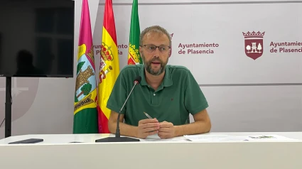 José Antonio Hernández, portavoz municipal, hablando sobre el Plan de Contratación 2025.