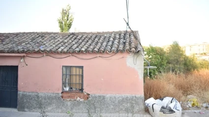 Fraude eléctrico masivo en Linares: la Policía detecta 68 conexiones ilegales en una sola barriada