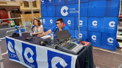 Emisión en directo de la programación de COPE Teruel en la Plaza del Torico.