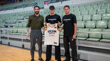 UCAM CB presenta su segunda equipación
