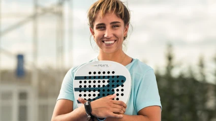 Bea González posa con su nueva pala