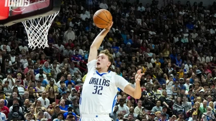 Primera canasta de Cooper Flagg para los Dallas Mavericks.