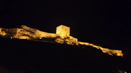 Imagen del castillo de Lorca iluminado por la noche