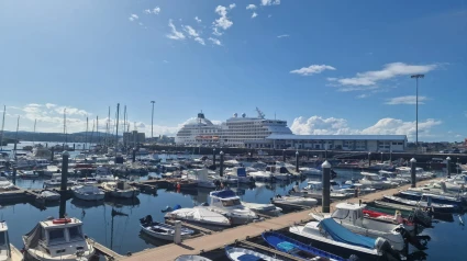 Un crucero en el puerto de Curuxeiras de Ferrol